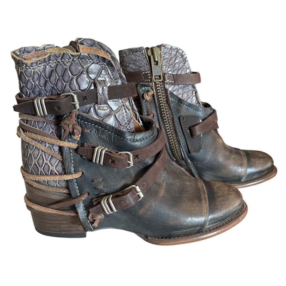 Freebird By Steven Crue in Brown & Blue 6 Brand New RARE